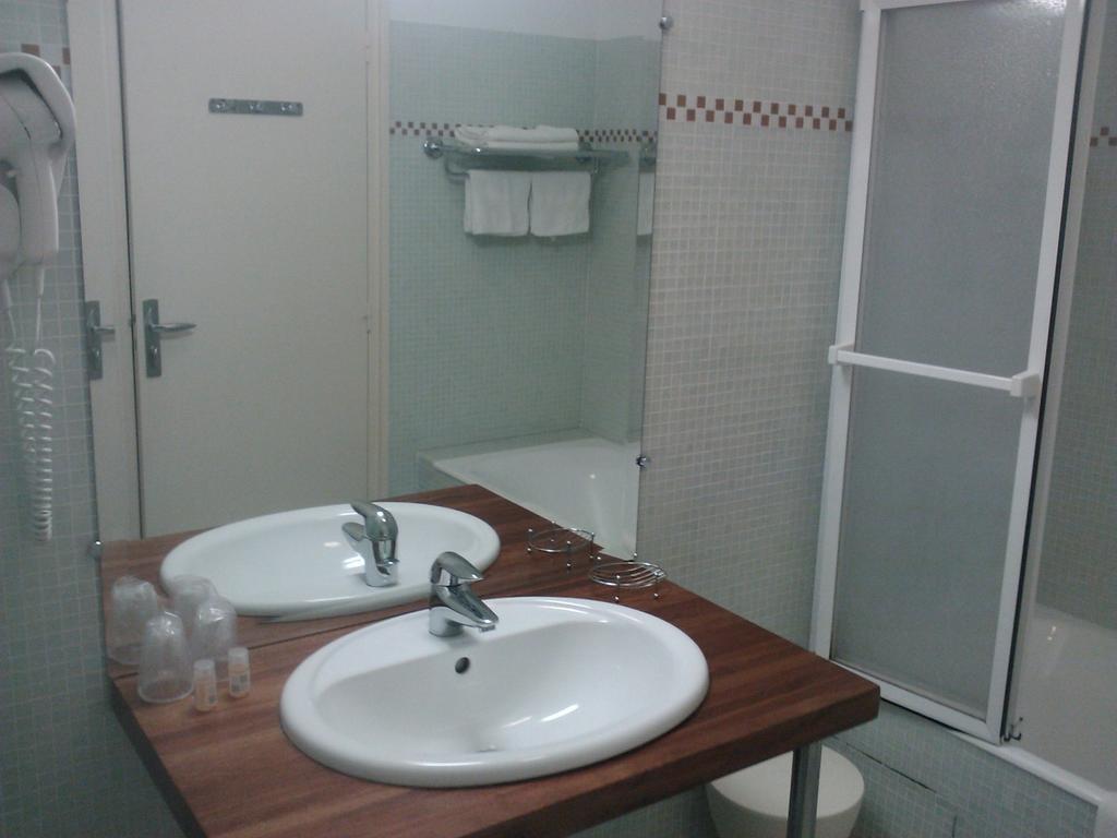 Hotel Chateau D'Arance Cette-Eygun Zimmer foto